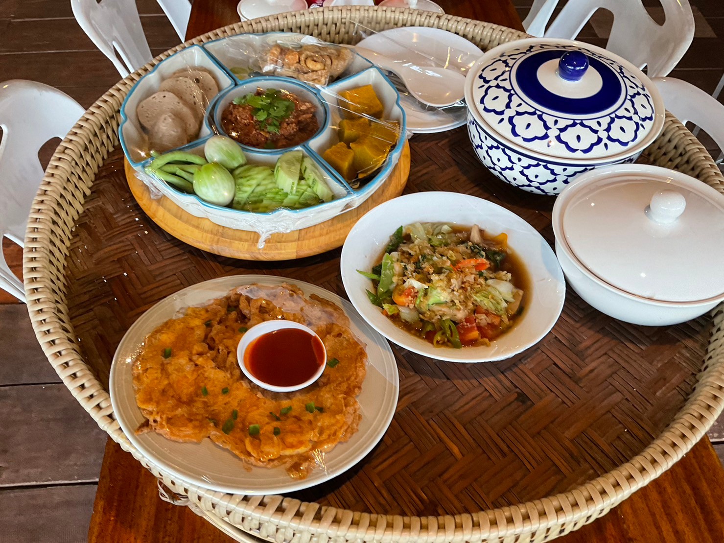 ขันโตกพื้นบ้าน